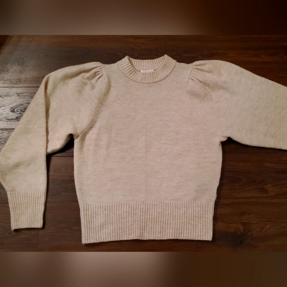 H&M Cream Sweater Size Small